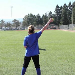 How to Track the Ball in the Outfield in Softball - YouTube